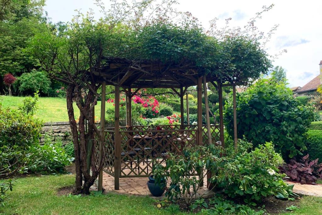 Beautiful country house located 50min from Paris Eiffel Tour - Demeure d'exception à 50min de Paris Tour Eiffel Hodent Exterior foto